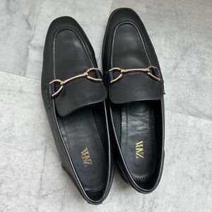 ZARA Black Leather Horsebit Loafers – Elegant & Timeless
